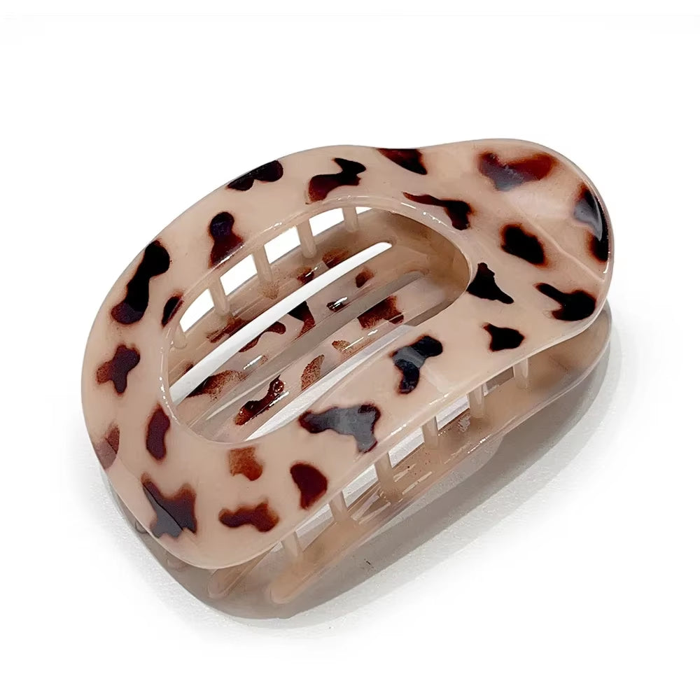 Fashion Oval Hair Claw Clip for Women New Design Leopard Matte Curved Flat Styling Barrettes Acrylic Lying down Hair Accessories