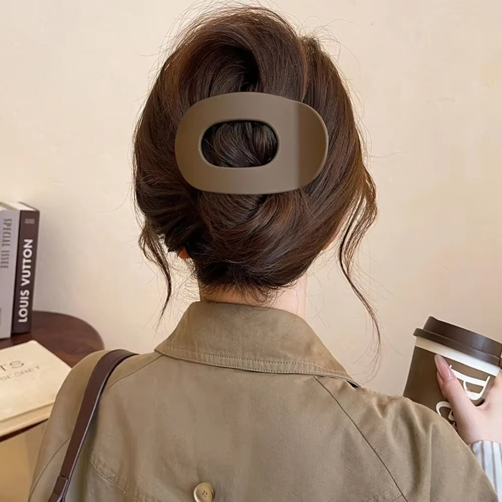 Fashion Oval Hair Claw Clip for Women New Design Leopard Matte Curved Flat Styling Barrettes Acrylic Lying down Hair Accessories