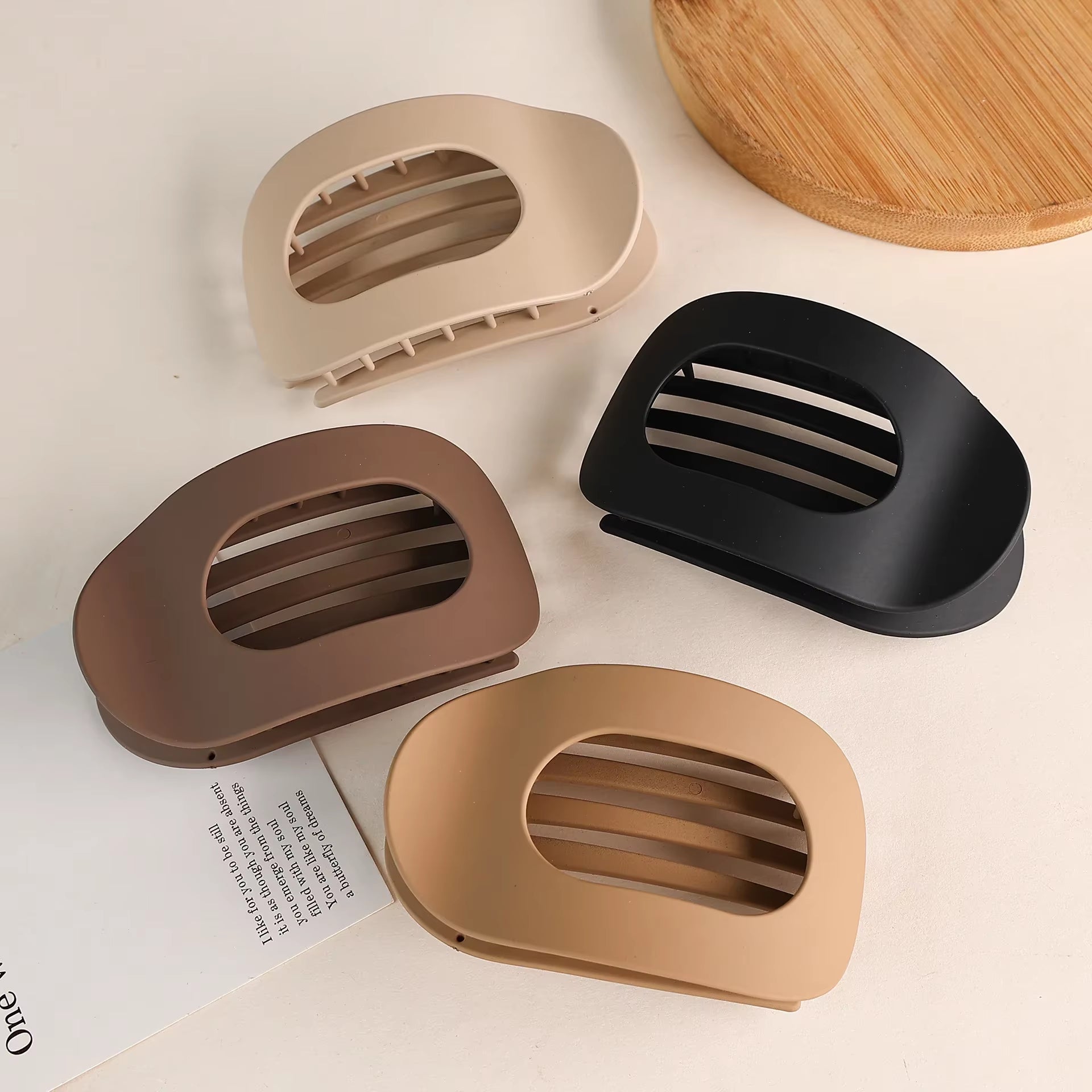 Fashion Oval Hair Claw Clip for Women New Design Leopard Matte Curved Flat Styling Barrettes Acrylic Lying down Hair Accessories